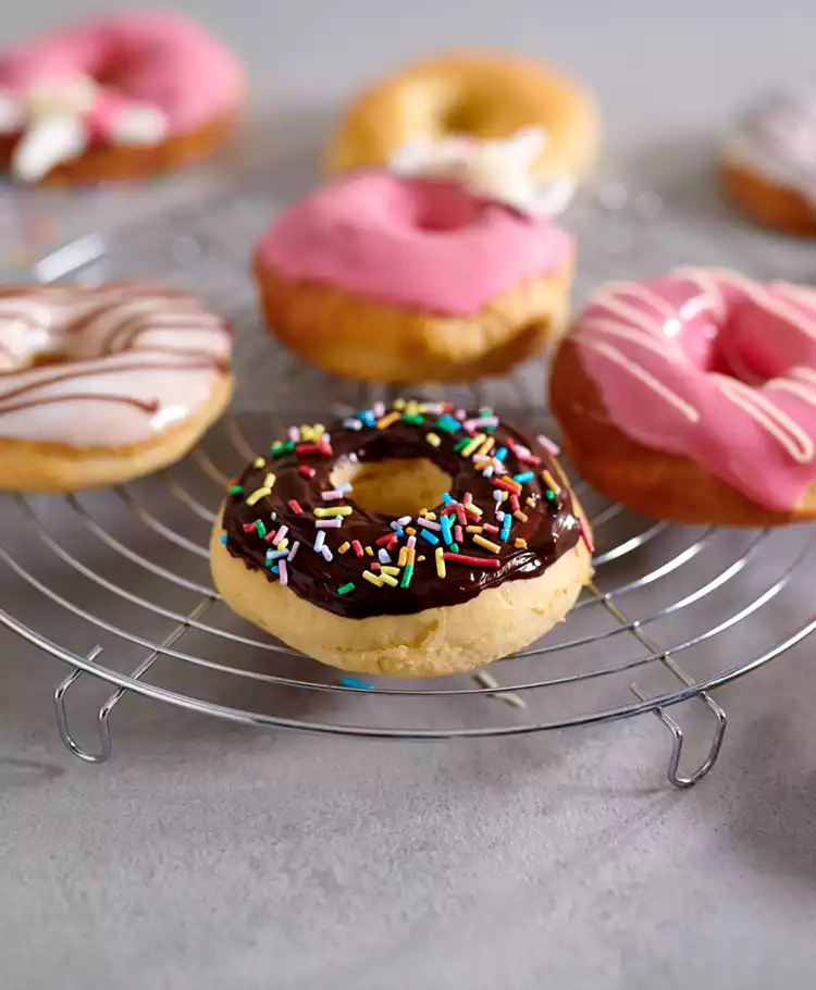 Zelf donuts bakken - recept - Rutger Bakt